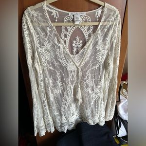 American Rag Beautiful sheer lace blouse size small never worn